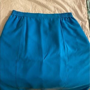 Brand new turquoise skirt with two pockets💙